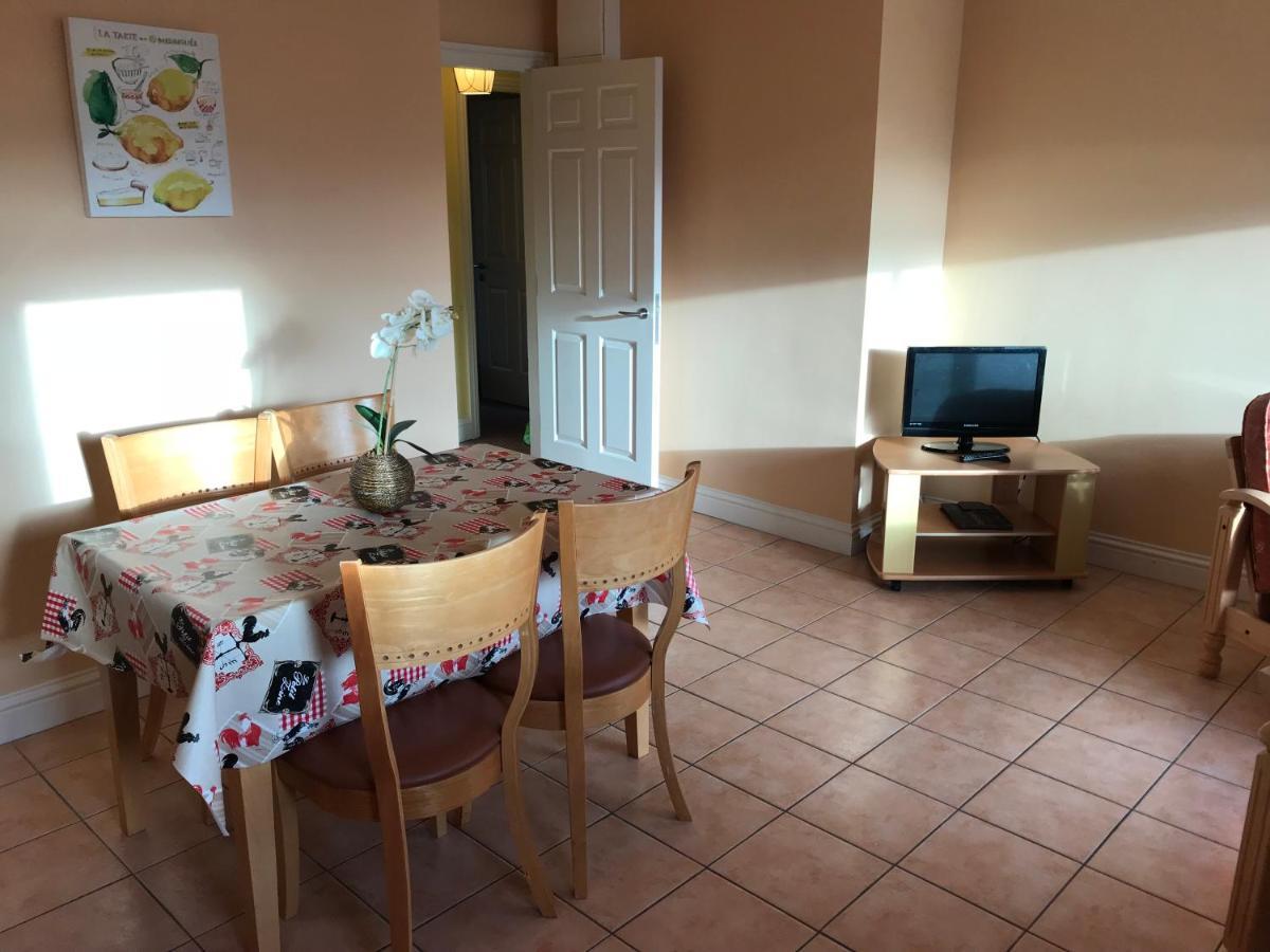 Kings Court Holiday Apartments 特拉利 外观 照片